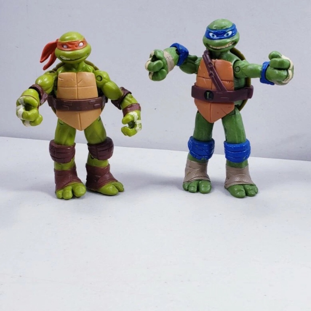 Lot Of 2 TMNT Teenage Muntant Ninja Turtle Action Figures 2012 Viacom 4.5 inch